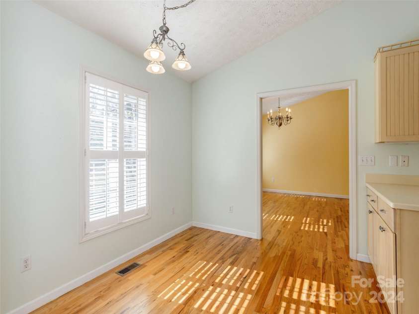 54 Ashley Hill Lane, Hendersonville, NC 28791.  MLS# CAR4202650, YatesRealty ID 3425. 