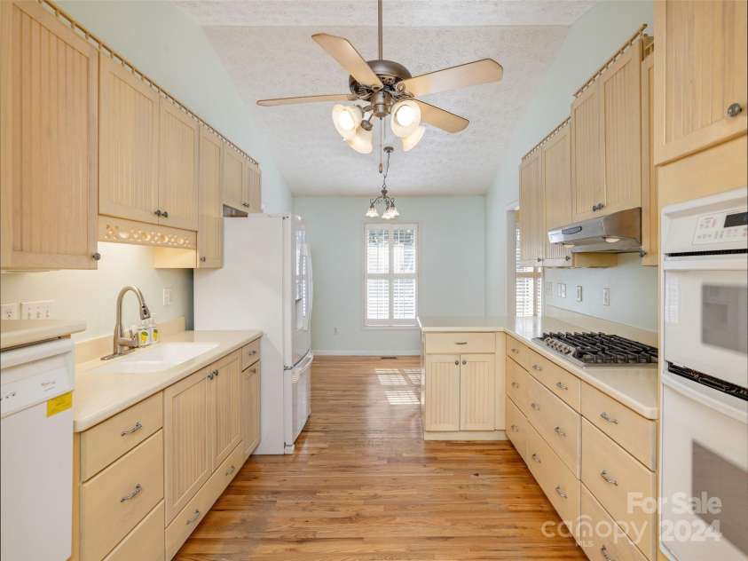 54 Ashley Hill Lane, Hendersonville, NC 28791.  MLS# CAR4202650, YatesRealty ID 3425. 