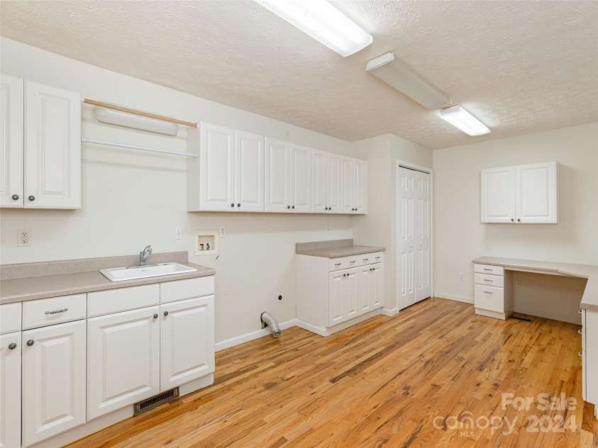 54 Ashley Hill Lane, Hendersonville, NC 28791.  MLS# CAR4202650, YatesRealty ID 3425. 