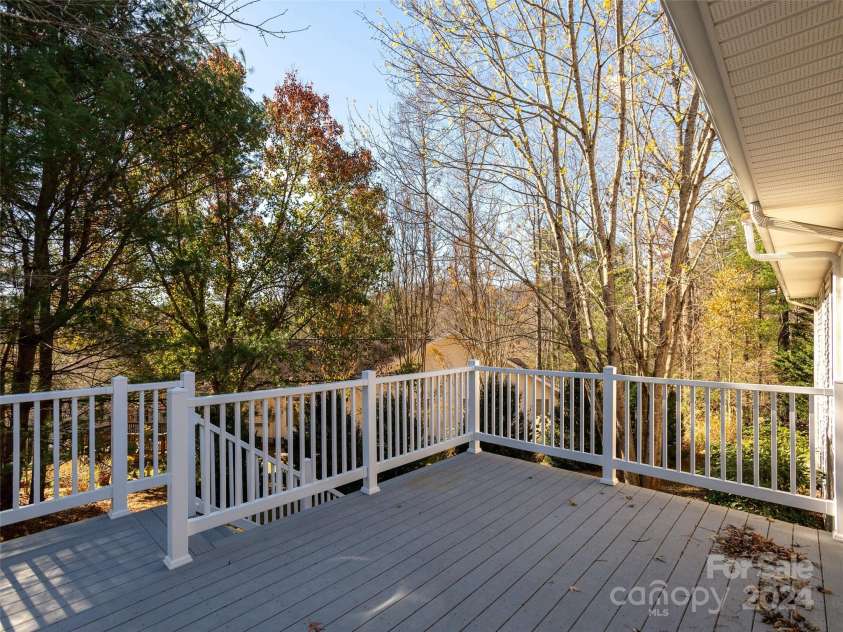 54 Ashley Hill Lane, Hendersonville, NC 28791.  MLS# CAR4202650, YatesRealty ID 3425. 