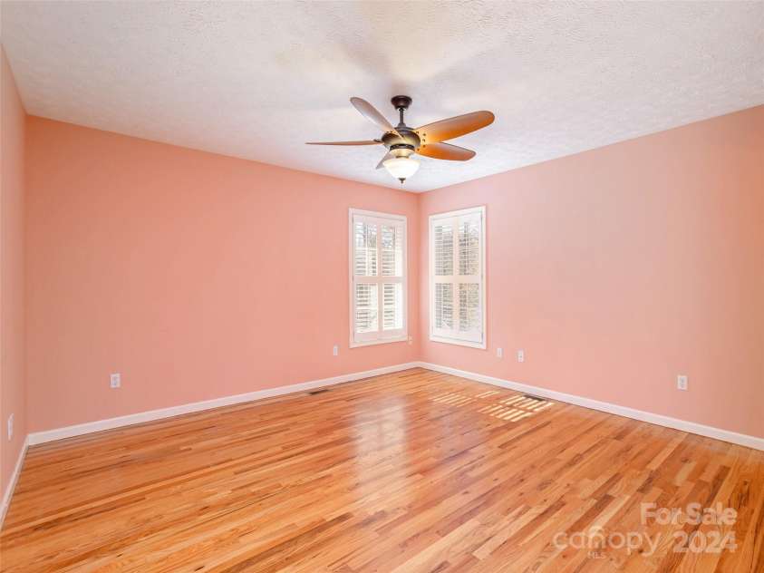 54 Ashley Hill Lane, Hendersonville, NC 28791.  MLS# CAR4202650, YatesRealty ID 3425. 