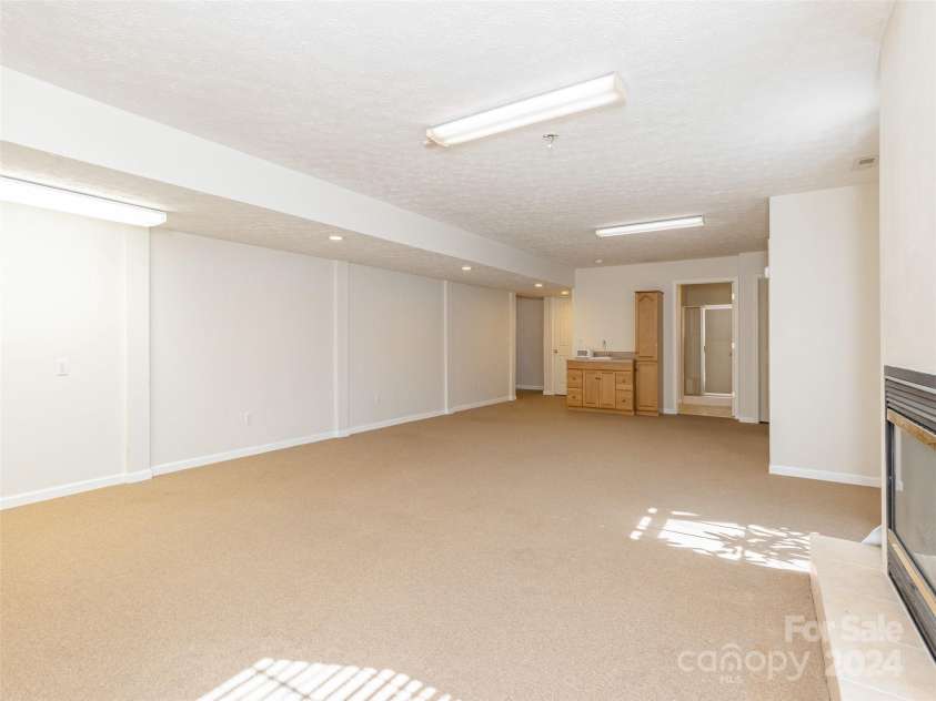 54 Ashley Hill Lane, Hendersonville, NC 28791.  MLS# CAR4202650, YatesRealty ID 3425. 