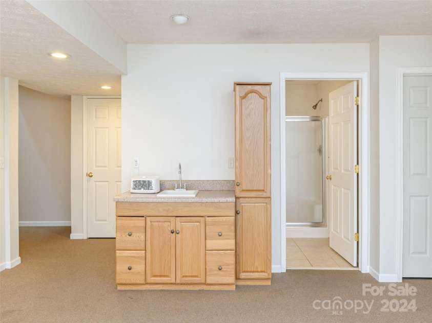 54 Ashley Hill Lane, Hendersonville, NC 28791.  MLS# CAR4202650, YatesRealty ID 3425. 