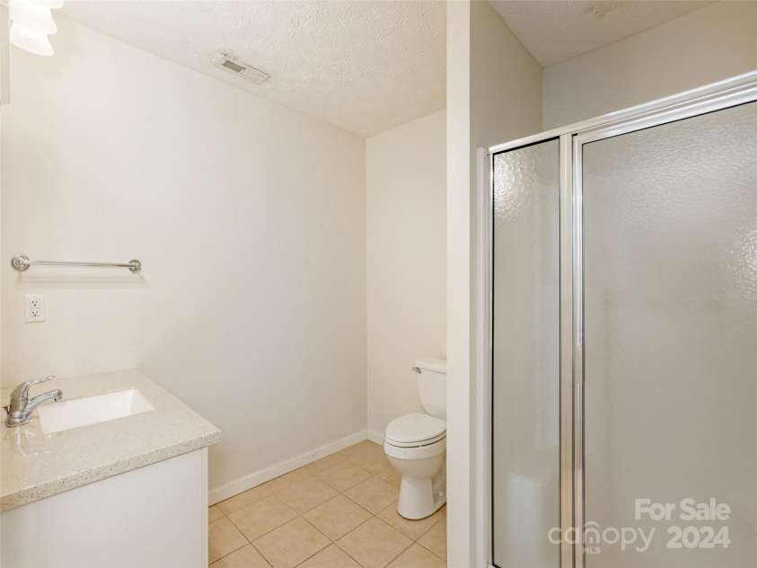 54 Ashley Hill Lane, Hendersonville, NC 28791.  MLS# CAR4202650, YatesRealty ID 3425. 