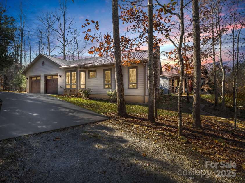 765 Higher Path, Saluda, NC 28773.  MLS# CAR4326175, YatesRealty ID 3425. 