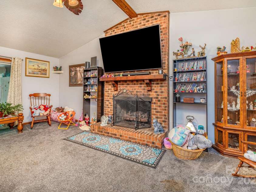 8724 Knowlesly Road, Charlotte, NC 28227.  MLS# CAR4284547, YatesRealty ID 34252. 