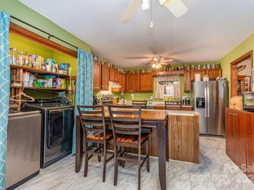 8724 Knowlesly Road, Charlotte, NC 28227.  MLS# CAR4284547, YatesRealty ID 34252. 