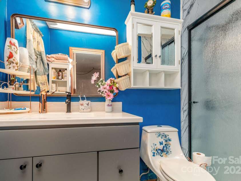 8724 Knowlesly Road, Charlotte, NC 28227.  MLS# CAR4284547, YatesRealty ID 34252. 