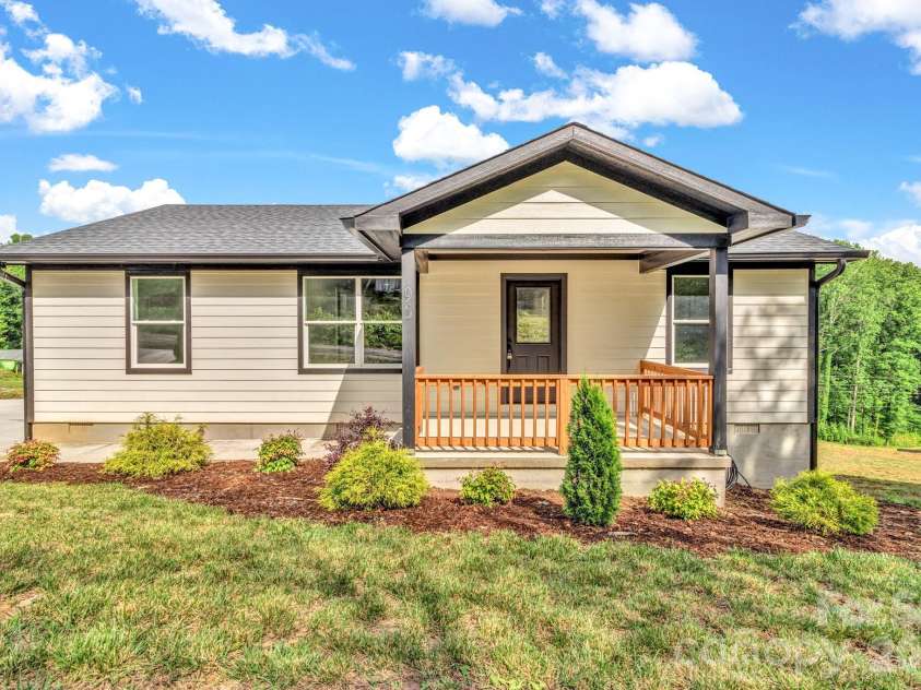 95 Short Drive, Marion, NC 28752.  MLS# CAR4379904, YatesRealty ID 34253. 