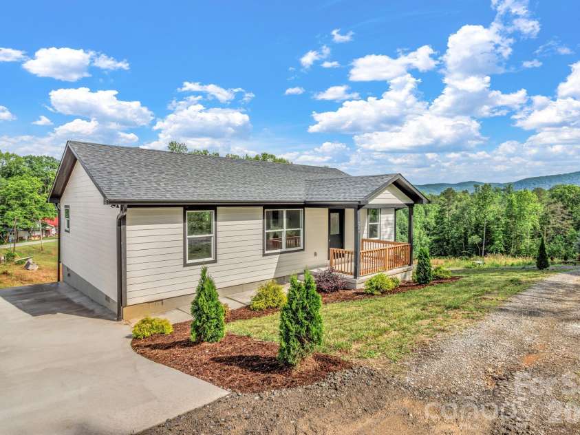 95 Short Drive, Marion, NC 28752.  MLS# CAR4379904, YatesRealty ID 34253. 