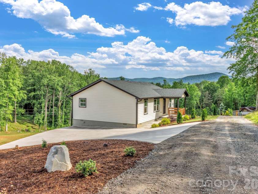 95 Short Drive, Marion, NC 28752.  MLS# CAR4379904, YatesRealty ID 34253. 