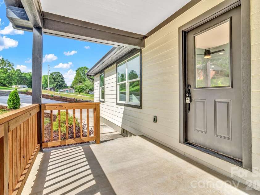 95 Short Drive, Marion, NC 28752.  MLS# CAR4379904, YatesRealty ID 34253. 