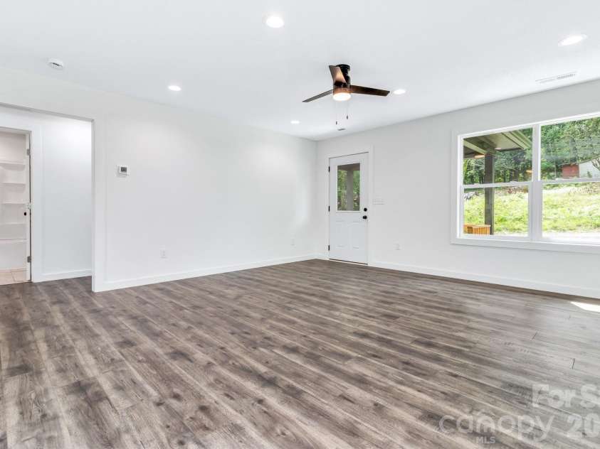 95 Short Drive, Marion, NC 28752.  MLS# CAR4379904, YatesRealty ID 34253. 