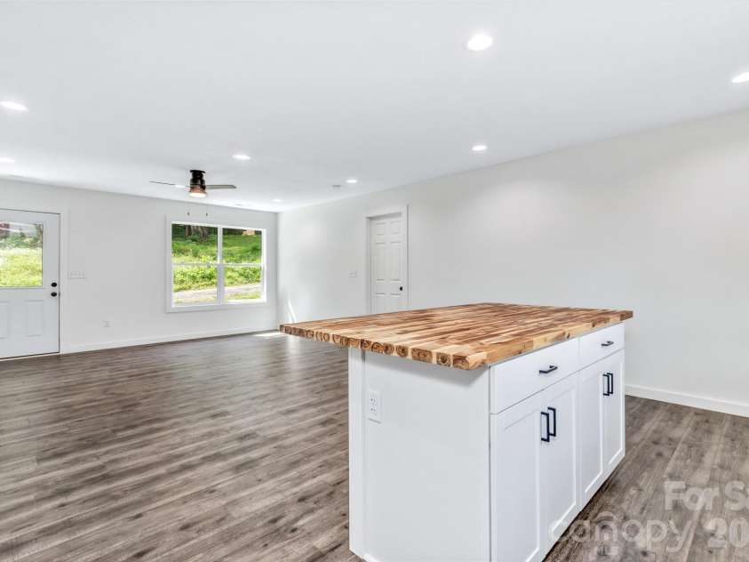 95 Short Drive, Marion, NC 28752.  MLS# CAR4379904, YatesRealty ID 34253. 