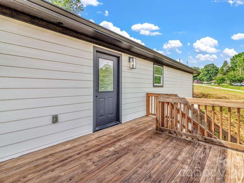 95 Short Drive, Marion, NC 28752.  MLS# CAR4379904, YatesRealty ID 34253. 