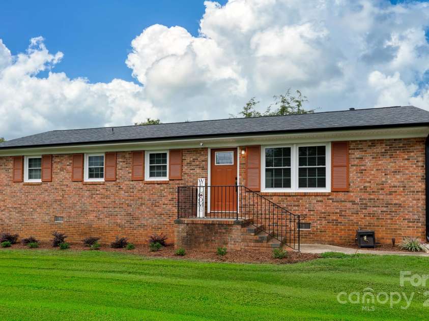 1811 Eastview Road, Rock Hill, SC 29732.  MLS# CAR4288455, YatesRealty ID 34256. 