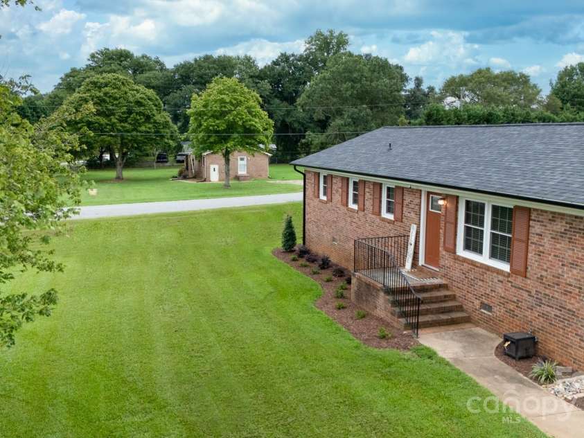 1811 Eastview Road, Rock Hill, SC 29732.  MLS# CAR4288455, YatesRealty ID 34256. 