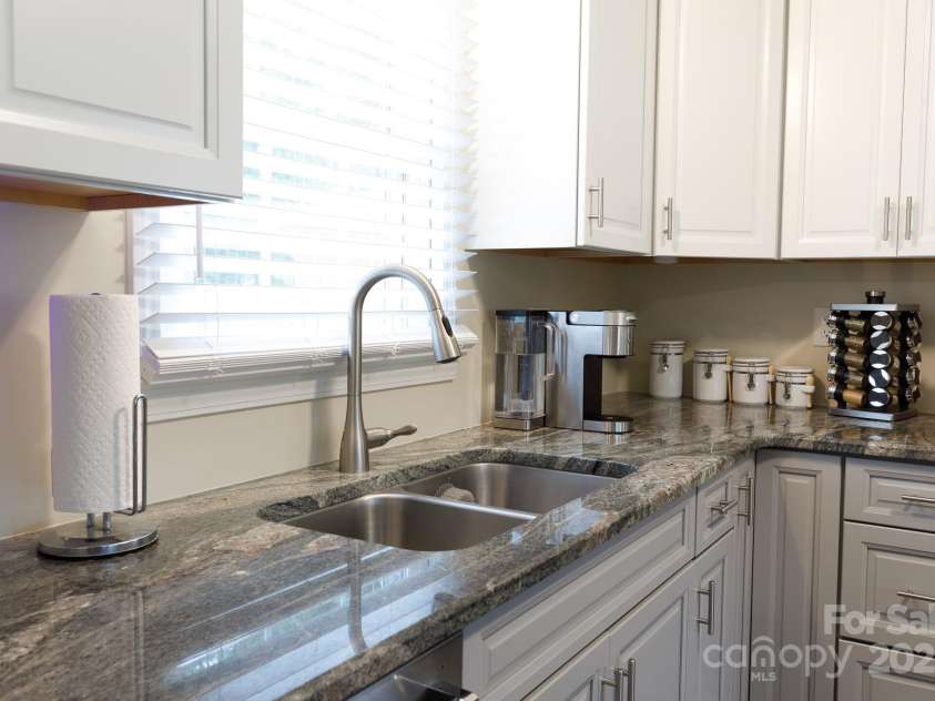 1811 Eastview Road, Rock Hill, SC 29732.  MLS# CAR4288455, YatesRealty ID 34256. 