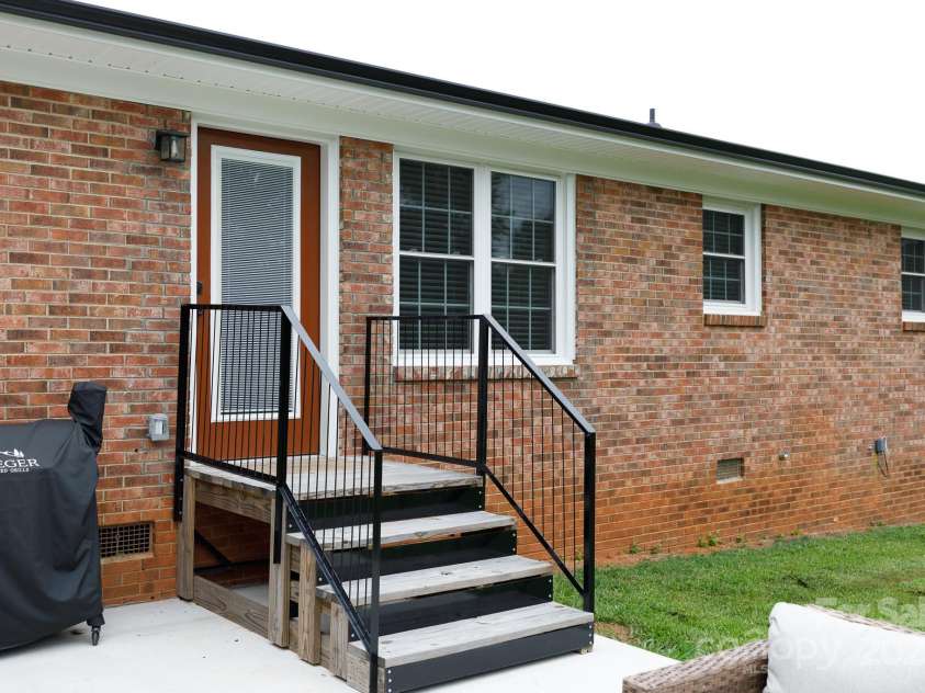 1811 Eastview Road, Rock Hill, SC 29732.  MLS# CAR4288455, YatesRealty ID 34256. 