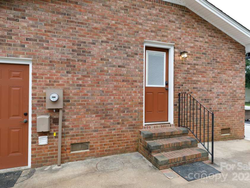 1811 Eastview Road, Rock Hill, SC 29732.  MLS# CAR4288455, YatesRealty ID 34256. 