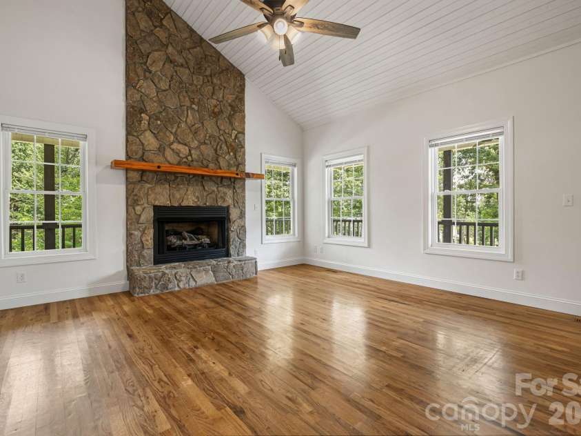 40 Brierfield Drive, Candler, NC 28715.  MLS# CAR4402345, YatesRealty ID 34256. 