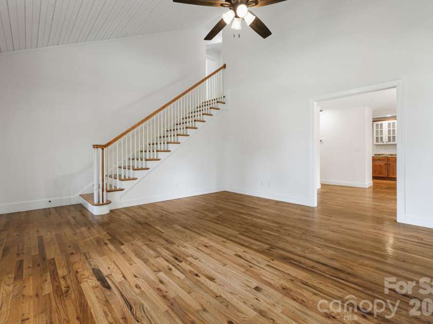 40 Brierfield Drive, Candler, NC 28715.  MLS# CAR4402345, YatesRealty ID 34256. 