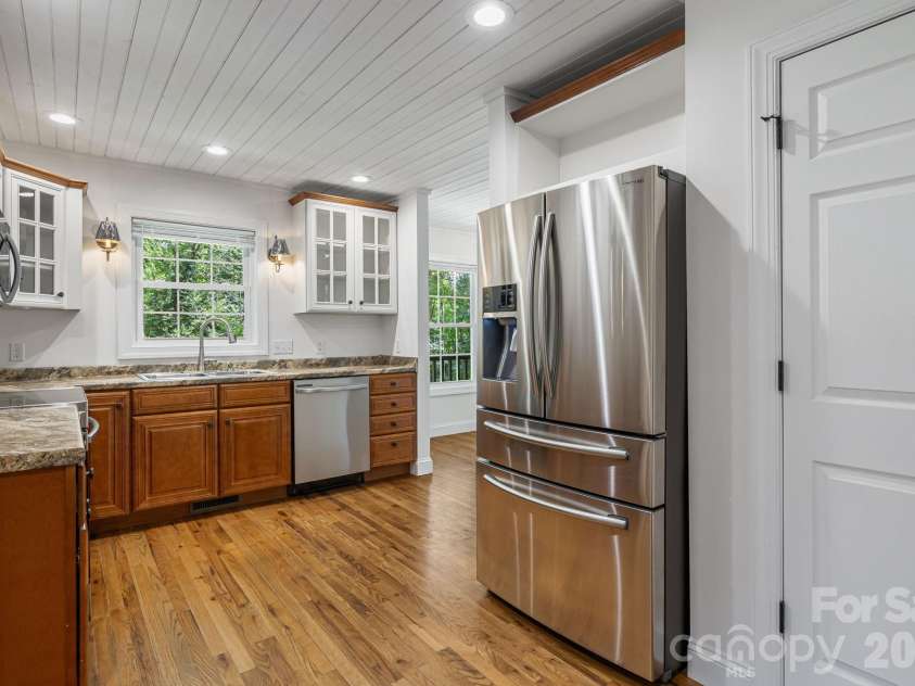 40 Brierfield Drive, Candler, NC 28715.  MLS# CAR4402345, YatesRealty ID 34256. 