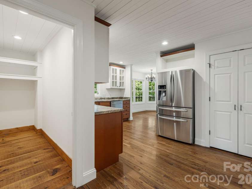 40 Brierfield Drive, Candler, NC 28715.  MLS# CAR4402345, YatesRealty ID 34256. 