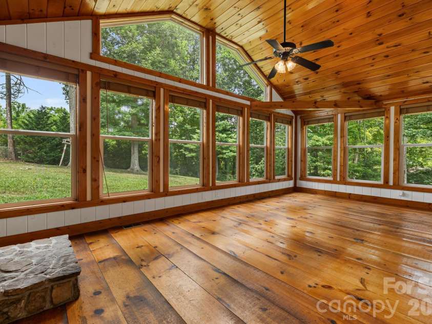 40 Brierfield Drive, Candler, NC 28715.  MLS# CAR4402345, YatesRealty ID 34256. 