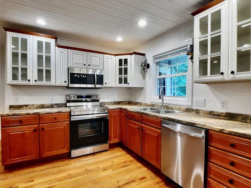 40 Brierfield Drive, Candler, NC 28715.  MLS# CAR4402345, YatesRealty ID 34256. 