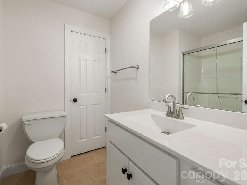40 Brierfield Drive, Candler, NC 28715.  MLS# CAR4402345, YatesRealty ID 34256. 