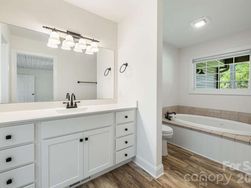 40 Brierfield Drive, Candler, NC 28715.  MLS# CAR4402345, YatesRealty ID 34256. 