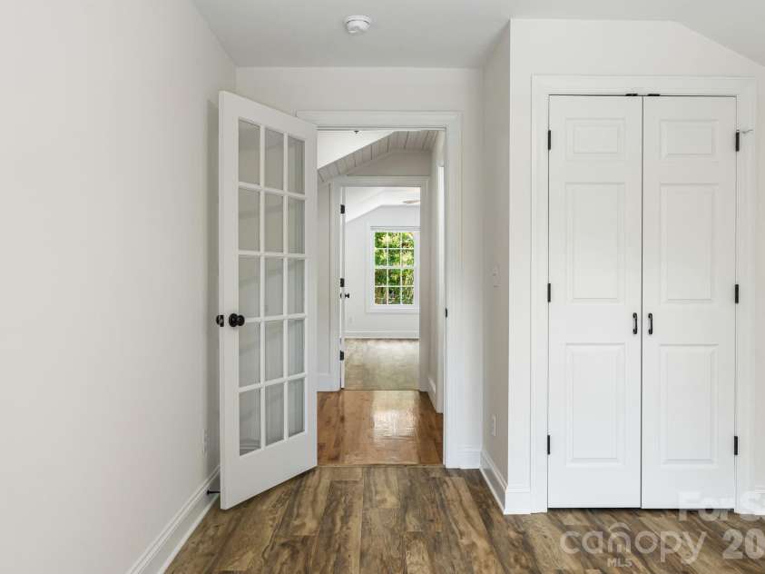 40 Brierfield Drive, Candler, NC 28715.  MLS# CAR4402345, YatesRealty ID 34256. 