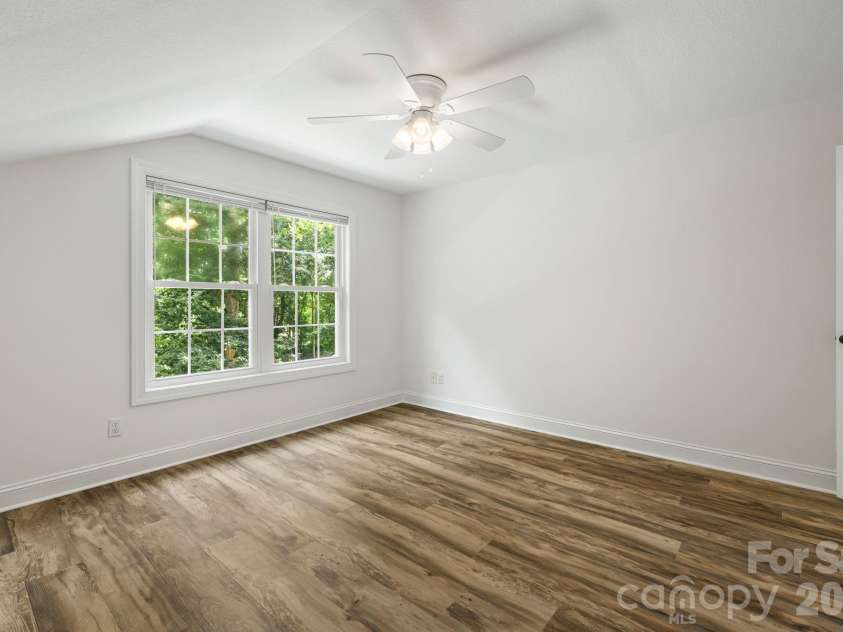 40 Brierfield Drive, Candler, NC 28715.  MLS# CAR4402345, YatesRealty ID 34256. 