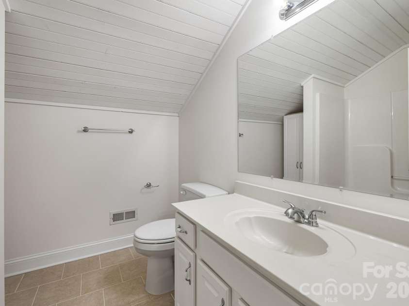 40 Brierfield Drive, Candler, NC 28715.  MLS# CAR4402345, YatesRealty ID 34256. 