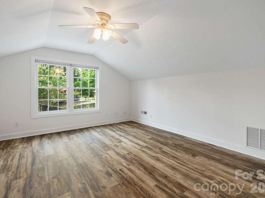 40 Brierfield Drive, Candler, NC 28715.  MLS# CAR4402345, YatesRealty ID 34256. 