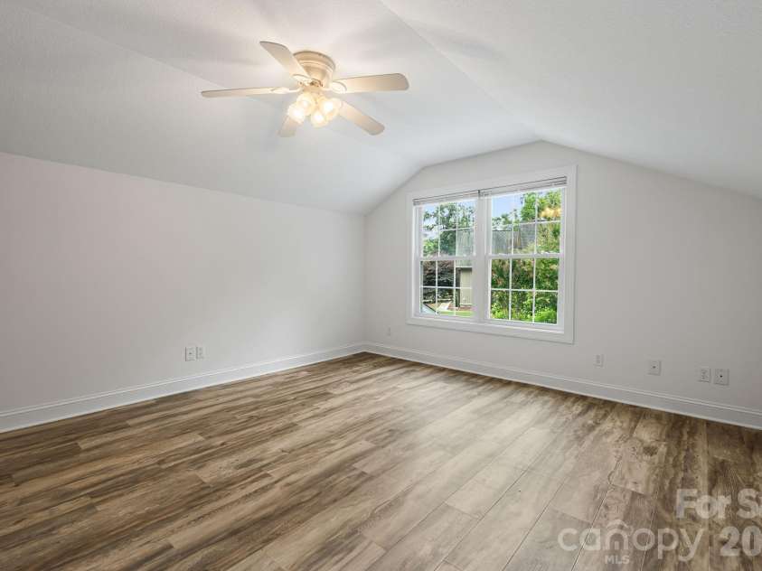 40 Brierfield Drive, Candler, NC 28715.  MLS# CAR4402345, YatesRealty ID 34256. 