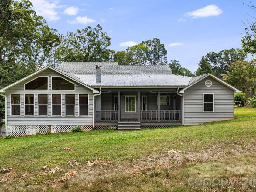 40 Brierfield Drive, Candler, NC 28715.  MLS# CAR4402345, YatesRealty ID 34256. 