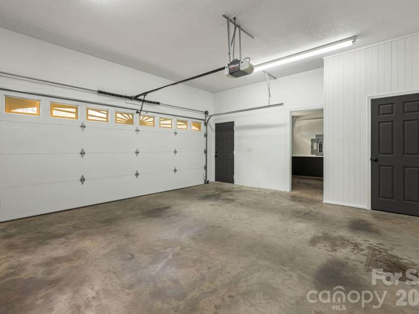 40 Brierfield Drive, Candler, NC 28715.  MLS# CAR4402345, YatesRealty ID 34256. 