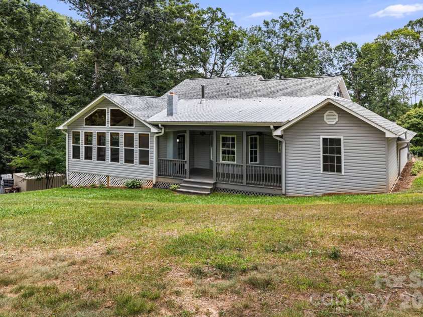 40 Brierfield Drive, Candler, NC 28715.  MLS# CAR4402345, YatesRealty ID 34256. 