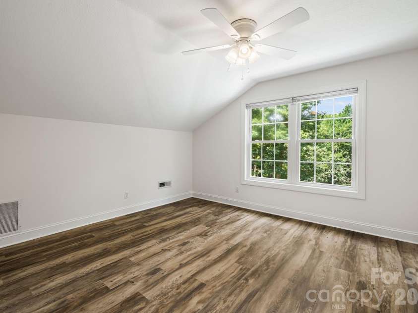 40 Brierfield Drive, Candler, NC 28715.  MLS# CAR4402345, YatesRealty ID 34256. Great sized secondary bedrooms