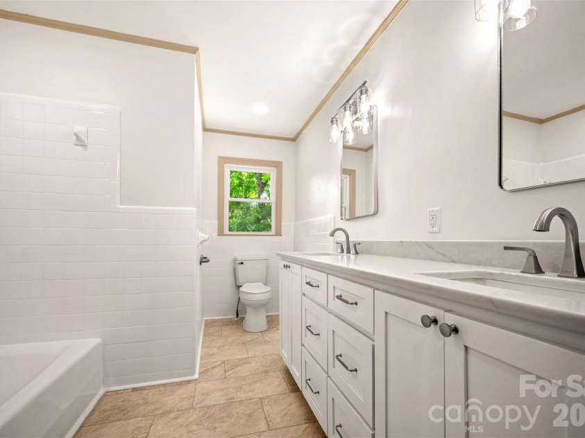 286 Main Street, Mooresboro, NC 28114.  MLS# CAR4394951, YatesRealty ID 34257. 