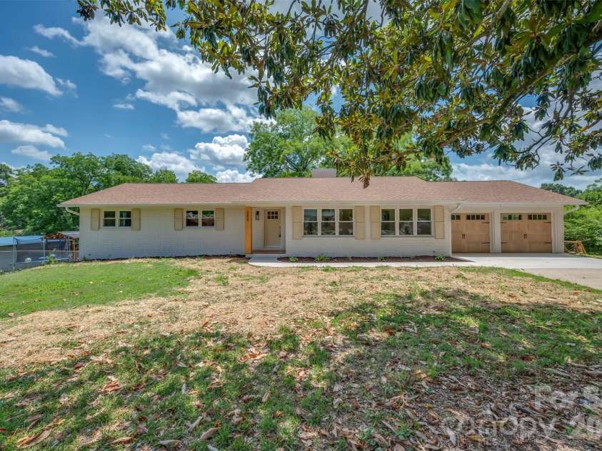 286 Main Street, Mooresboro, NC 28114.  MLS# CAR4394951, YatesRealty ID 34257. 