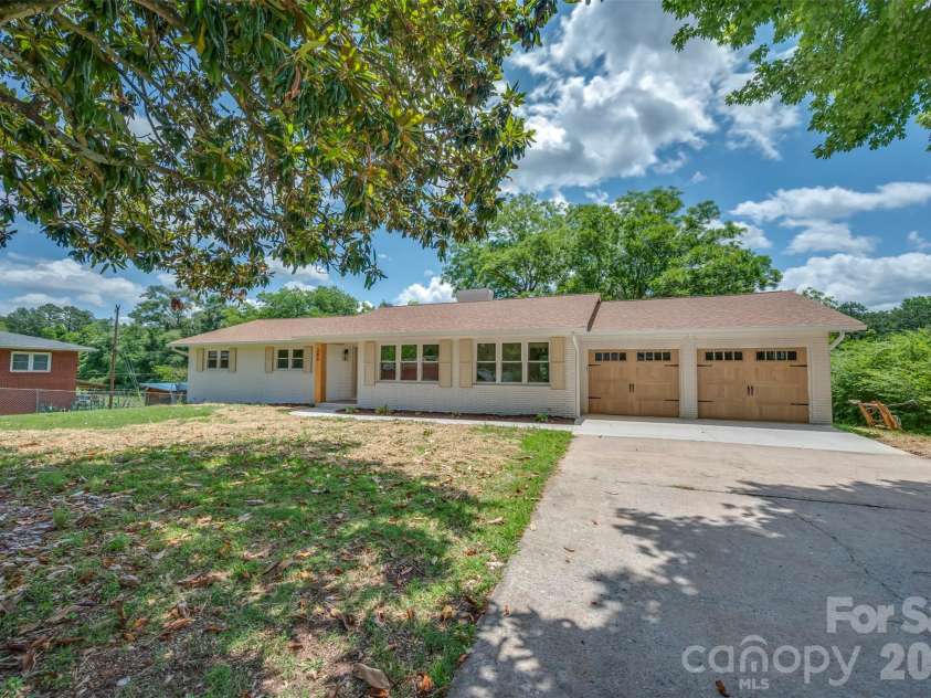 286 Main Street, Mooresboro, NC 28114.  MLS# CAR4394951, YatesRealty ID 34257. 