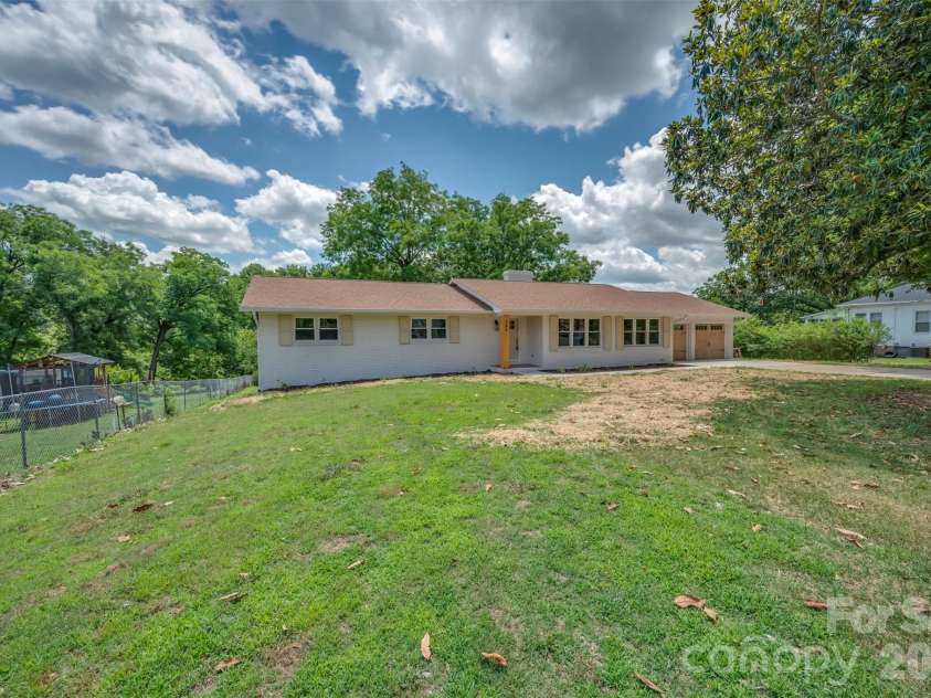 286 Main Street, Mooresboro, NC 28114.  MLS# CAR4394951, YatesRealty ID 34257. 