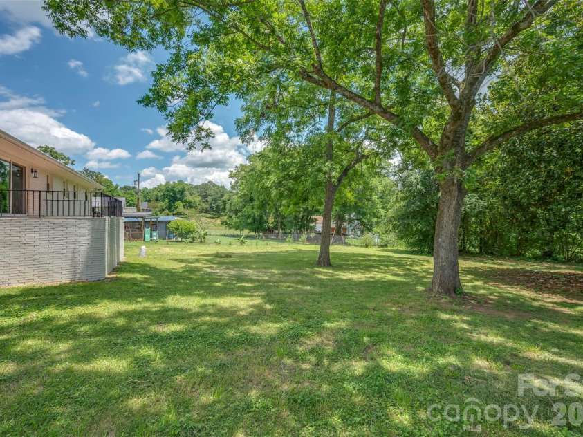 286 Main Street, Mooresboro, NC 28114.  MLS# CAR4394951, YatesRealty ID 34257. 