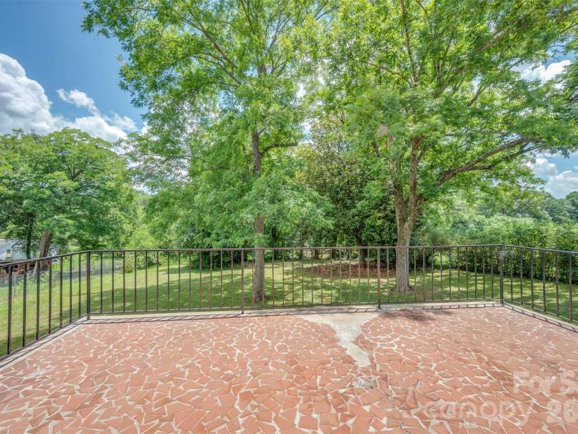 286 Main Street, Mooresboro, NC 28114.  MLS# CAR4394951, YatesRealty ID 34257. 