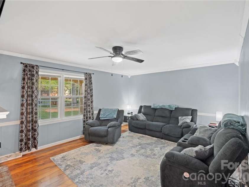 244 Pine Valley Road, Thomasville, NC 27360.  MLS# CAR4395935, YatesRealty ID 34258. 