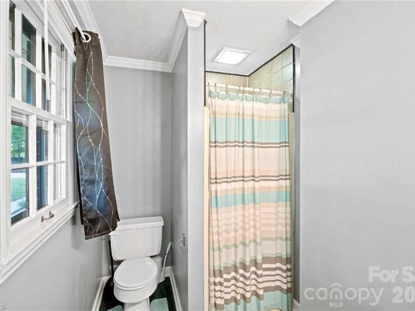 244 Pine Valley Road, Thomasville, NC 27360.  MLS# CAR4395935, YatesRealty ID 34258. 
