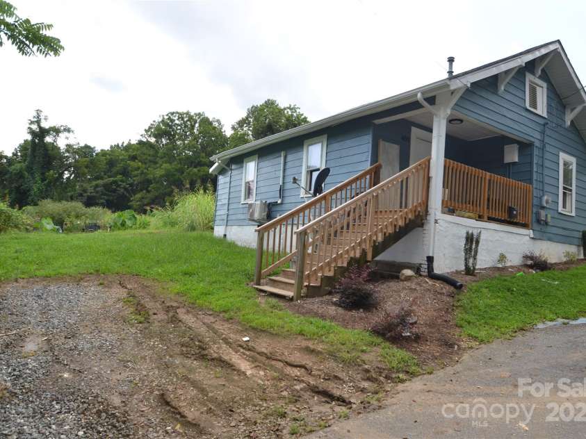 605 Center Street, Lenoir, NC 28645.  MLS# CAR4295520, YatesRealty ID 34258. 